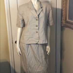 Women’s size 12 Le Suit jacket skirt set